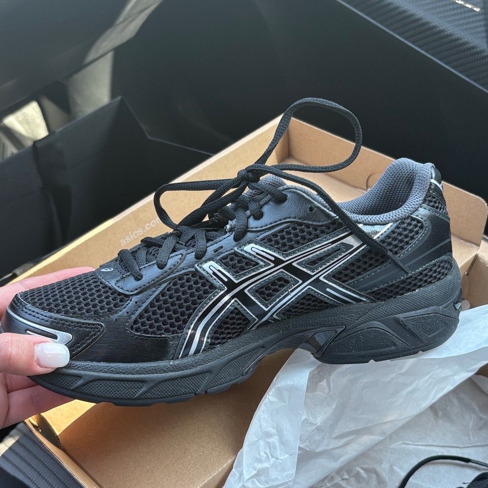 ASICS GEL-1130 in Black and Silver